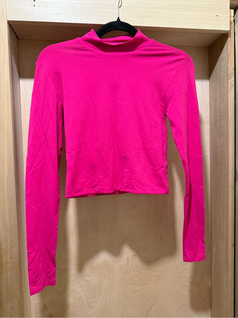 Babaton Women’s Hot Pink Long-Sleeve Mock Neck Crop Top Size Small New